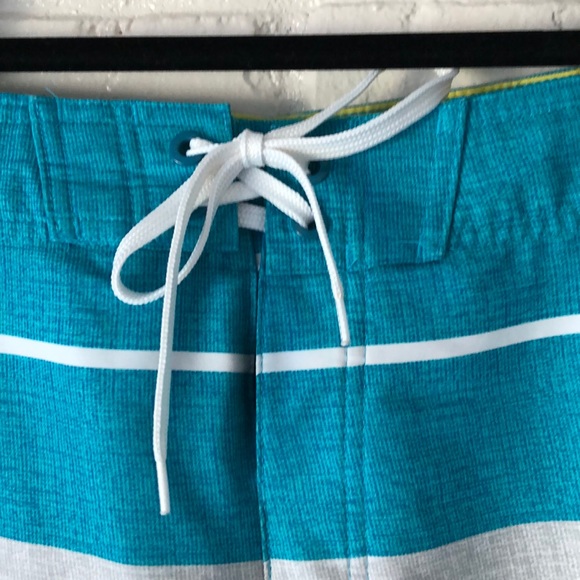Men’s Old Navy Board Shorts Swimsuit - Picture 2 of 4